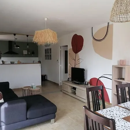 Maison Arboree Dans Le Village De Megier * Sabran