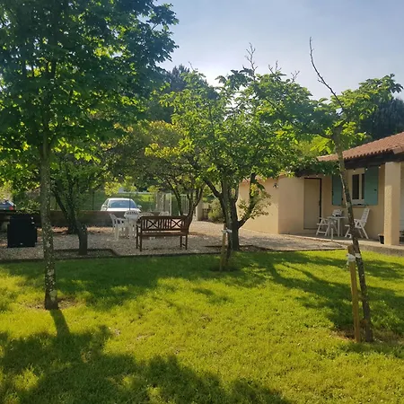 Maison Arboree Dans Le Village De Megier *