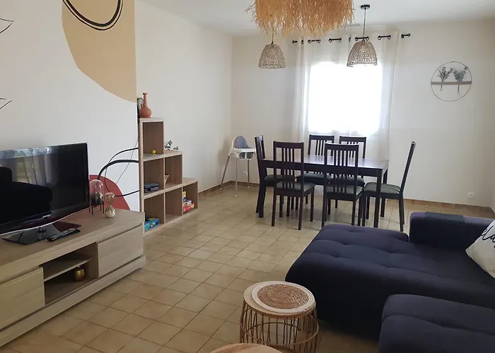 Hébergement de vacances Maison Arboree Dans Le Village De Megier *