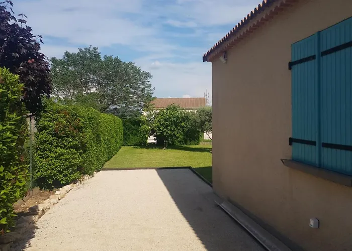 Hébergement de vacances Maison Arboree Dans Le Village De Megier Sabran