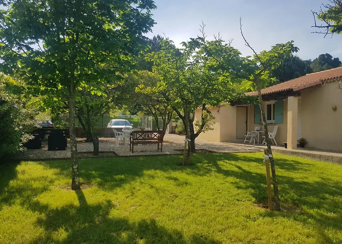 Maison Arboree Dans Le Village De Megier *