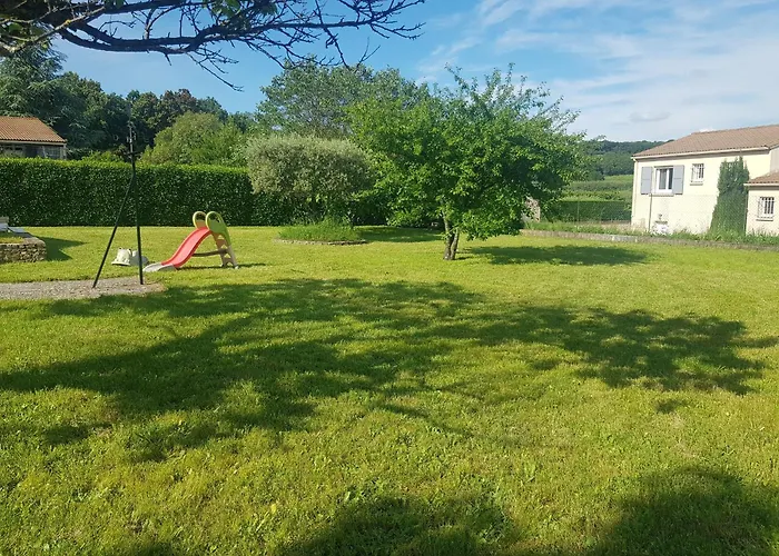 Maison Arboree Dans Le Village De Megier Sabran