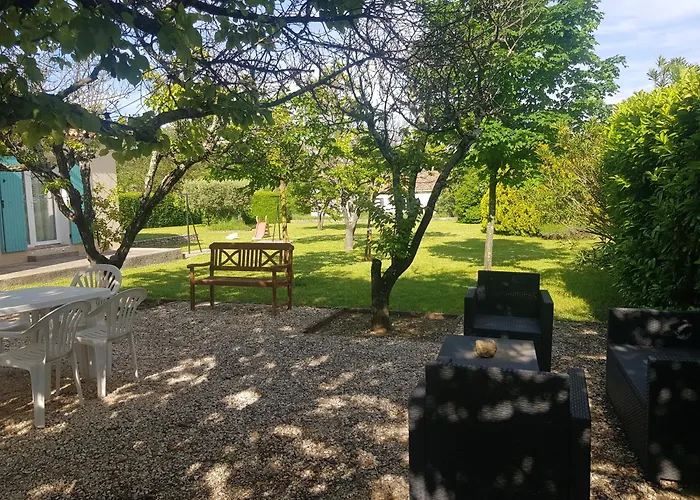 Maison Arboree Dans Le Village De Megier Hébergement de vacances *